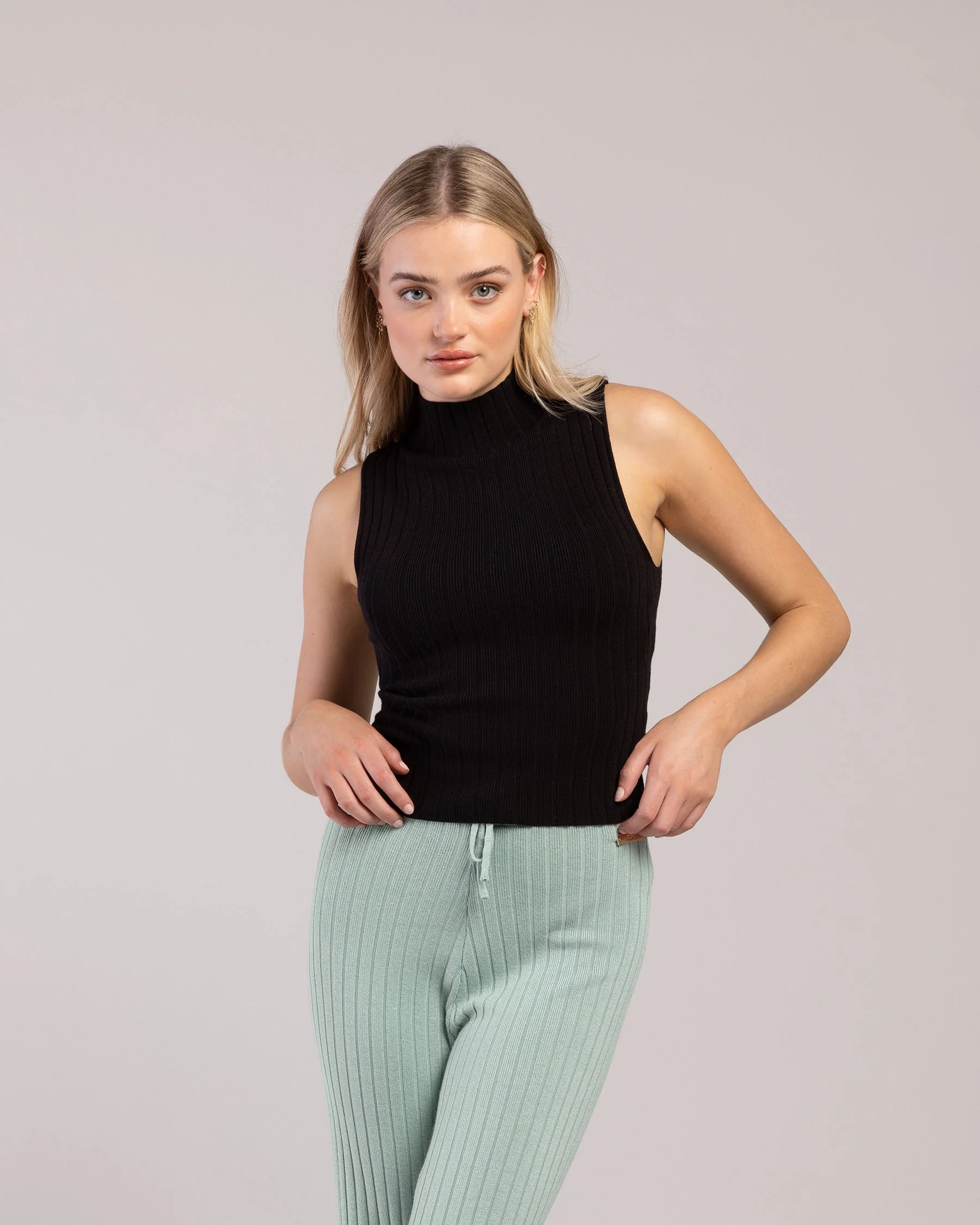 Rib Lounge Funnel Neck - Image 2