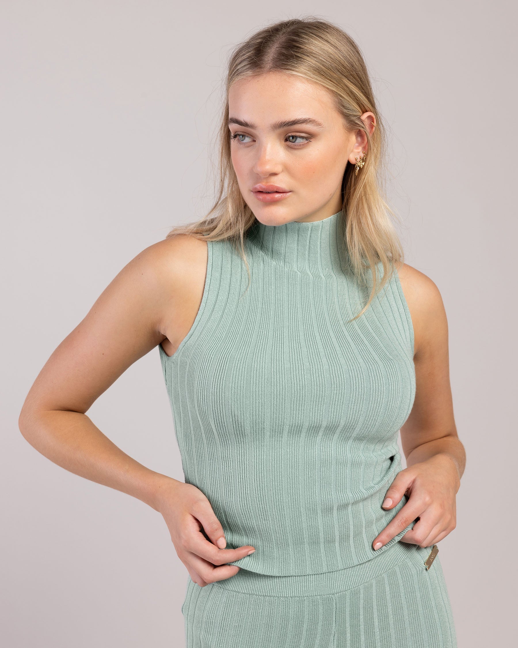 Rib Lounge Funnel Neck - Image 5